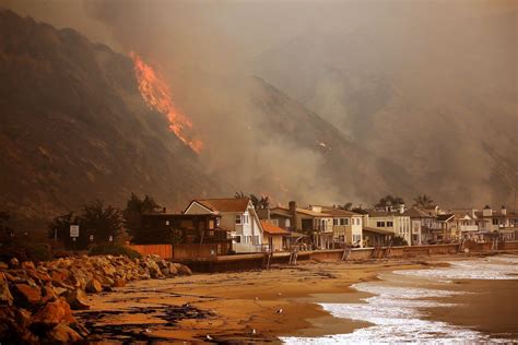 Thomas Fire Thousands Of Acres Burn In Ventura County Los Angeles Times