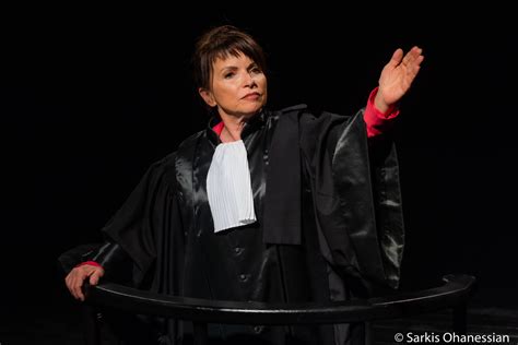 22 23 GISELE HALIMI UNE FAROUCHE LIBERTÉ EN TOURNÉE Théâtre le