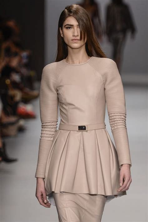 Couro Nude Desfile Patricia Motta Inverno 2014 Vestido Peplum Moda