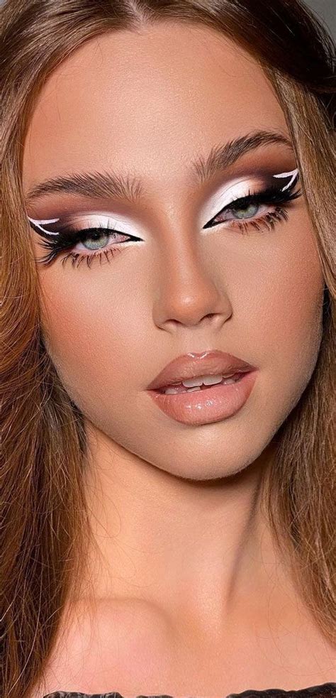 50 Makeup Looks To Make You Shine In 2023 Smokey Eyeshadow White Graphic Liner Sparkly Eye