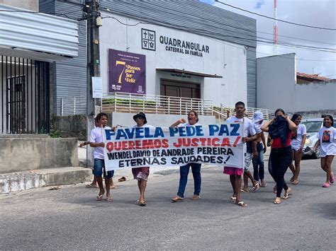 Protesto cobra investigação da morte de jovem baleado na Zona Oeste de