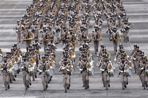 Presidencia Adelanta Una Hora Desfile C Vico Militar Del De