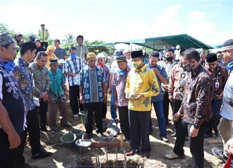 Sekda Letakkan Batu Pertama Pembangunan Masjid Miftahul Jannah Nanga