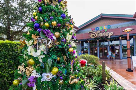 Disney Springs Christmas holiday decor 2020 - Photo 16 of 50