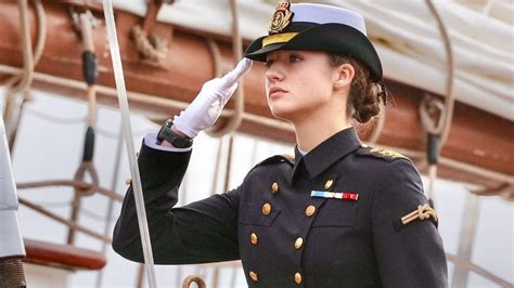 Los Detalles De Las Pol Micas Fotos De La Princesa Leonor En Bikini El Precio Que Se Ha Pagado