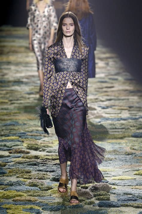 Dries Van Noten Ready To Wear Fashion Show Collection Spring Summer