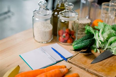 Cerca De Verduras Frutas En La Mesa De Madera Foto Premium