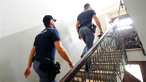 Occupano La Casa Di Un Disabile E La Trasformano In Una Centrale Dello