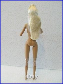 Ipanema Intrigue Poppy Parker Nude With Stand Coa Integrity Toys New