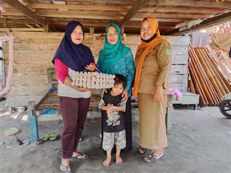 Pemberian Bantuan Oleh Bapak Dan Ibu Asuh Stunting Kepada Anak Stunting