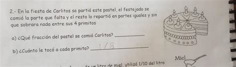 2 En la fiesta de Carlitos se partió este pastel el festejado se