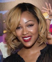 Elizabeth Banks Medium Wavy Dark Golden Blonde Hairstyle