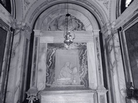 Photos of Dante Alighieri’s Tomb - KASADOO