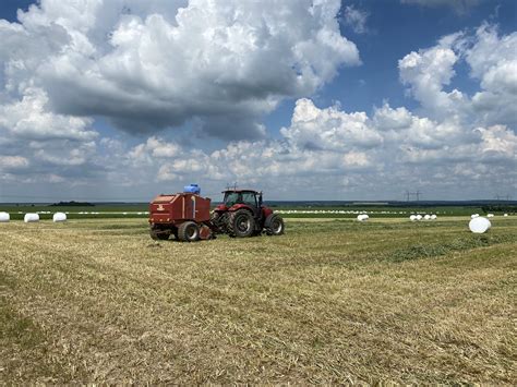 Es Ist Ein Albtraum Schweizer Milchbetrieb In Der Ukraine Ringt Mit