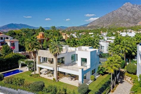 Propiedades De Lujo En Venta En Altos De Puente Romano Marbella Golden