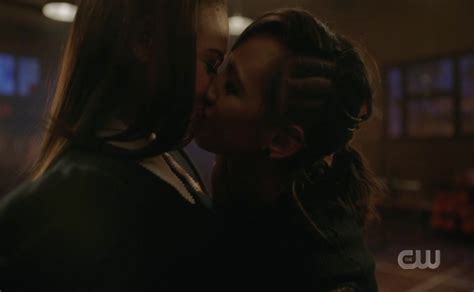Courtney Bandeko Kaylee Bryant Lesbian Scene In Legacies AZNude