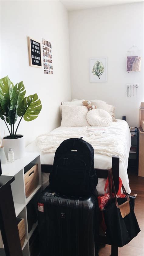 minimalistic dorm room | Dorm, Dorm room, Room