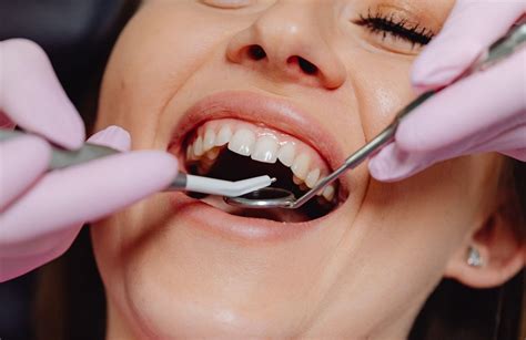 Cuida tus encías para proteger tu salud general CLÍNICA DENTAL SIMÓN