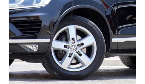 Used Volkswagen Touareg 7P 2016 for sale in Dubai - 633477