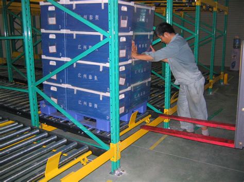 Gravity Flow Racking System Heavy Duty Pallet Rack To Storage Goods