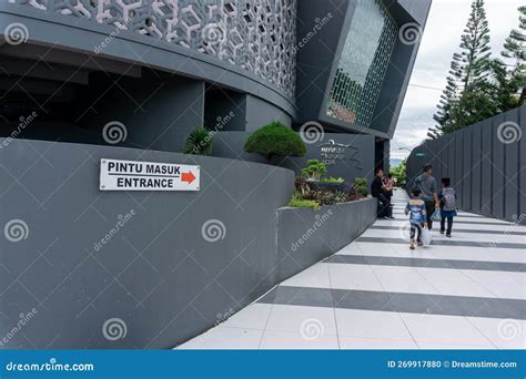 Visitors Of Aceh Tsunami Museum Located In Banda Aceh Aceh Tsunamy