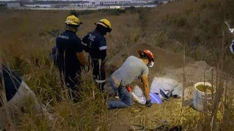 Hombre cayó en un hoyo y murió sepultado por un alud de tierra