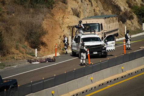 Dejan Tres Cuerpos Encobijados En Autopista Tijuana Tecate Costa