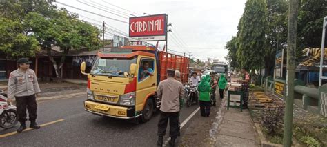 Berbagi Takjil Rutin Di Bulan Ramadhan H Koramil Pnd Korem