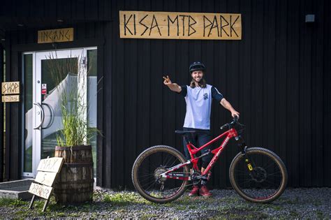 Stor Och Lekfull Downhill I Kisa Mtb Park Happyride Se