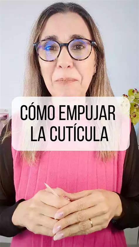 Cómo empujar la cutícula Manicura Club