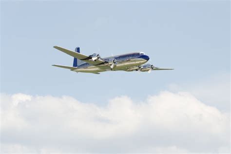 Легендарният самолет DC-6B на Тито кацна в Черна гора - Pan.bg