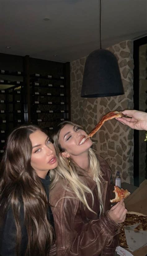 Pin By Monse Saavedra On FRIENDS Pics In Brunette To Blonde Friends In Love Brunette Girl