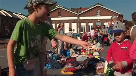 Braderie de Lille à la Braderie des enfants le marchandage n a pas d âge