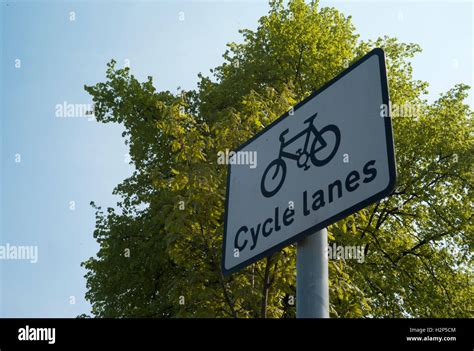 Cycle Lane Sign Stock Photo - Alamy