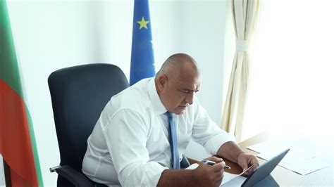 Всички болници ще обособят части за лечение на COVID-19. Хотели се ...
