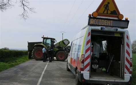 Jouy Le Moutier Un Agriculteur Meurt Cras Par Son Tracteur Le