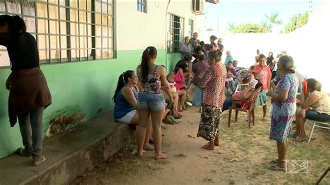 Pacientes Dormem Em Fila Para Conseguir Atendimento No Maranh O