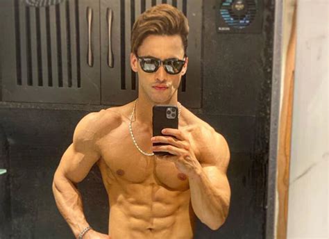 Asim Riaz Flaunting His Six Pack Abs In A Shirtless Mirror Selfie Is