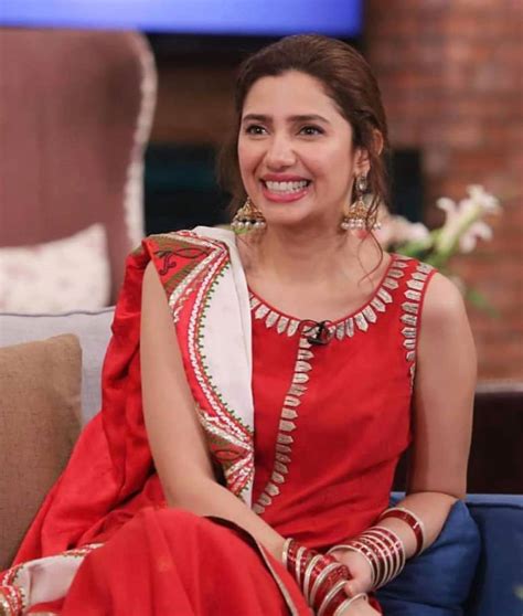 10 Beautiful Red Dresses Worn By Mahira Khan Reviewitpk