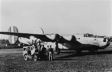 Asisbiz Consolidated B 24 Liberator 8af 389bg565bs Eer Preparing To