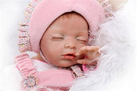 Bebe Reborn Super Realista Olhos Fechados Boneca Menina Cm R