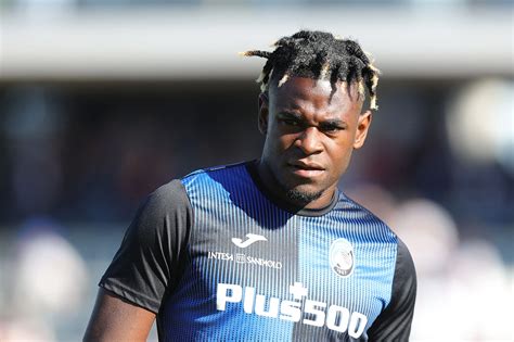 Roma Set Deadline To Complete Duvan Zapata Signing Get Italian