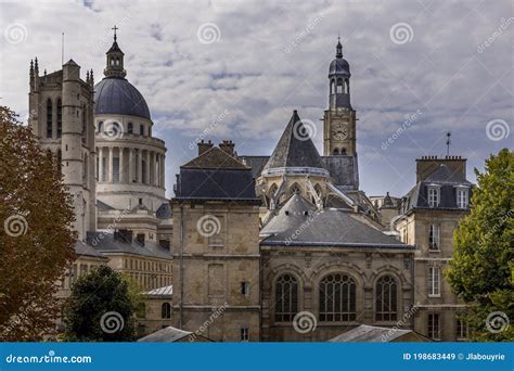 Vista Del Templo De Henri 4 El Monumento Al Panteón Y La Iglesia De St