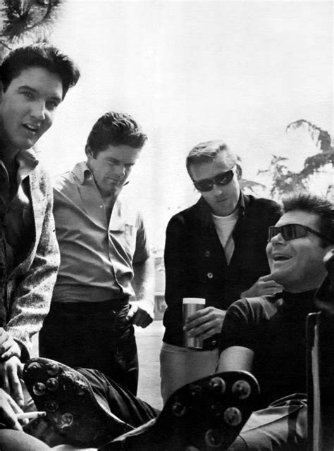 1966 3 00 Elvis Avec Marty Lacker Jerry Schilling Et Lacteur Max