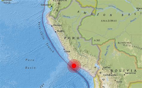 Un fuerte sismo de 7 1 grados en la costa de Perú deja al menos 2