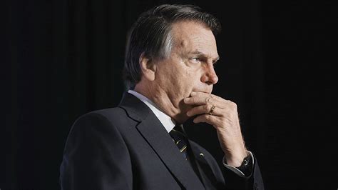 Expresidente De Brasil Jair Bolsonaro Fue Internado Y Se Enfrenta A Dos