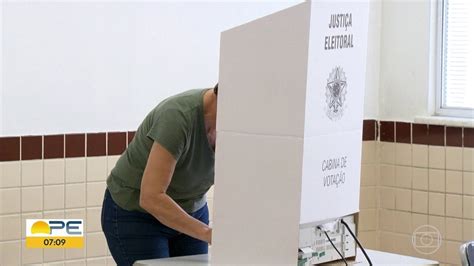 TRE tira dúvidas dos eleitores sobre o dia da votação Bom Dia PE G1