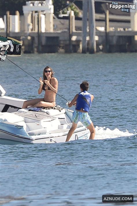 Gisele Bundchen S Sexy Bikini Beach Day In Miami AZNude
