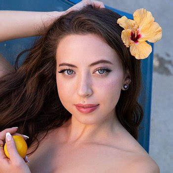 Lauryn Wolfe Babe Page Watch This Adult Model On Freeones