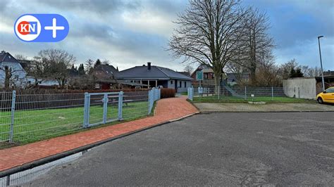 1 20 Meter hoher Zaun an Spielplatz in Schönberg sorgt für Ärger